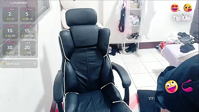 aFanny online show from March 30, 3:13 pm