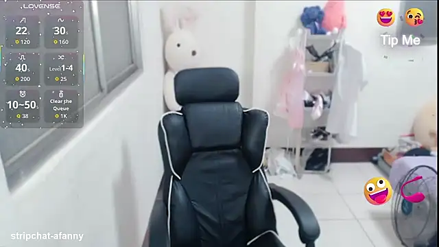 aFanny online show from April 17, 1:47 pm