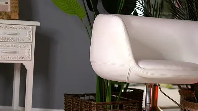 Snapshot of KellyMathews chatting on November 19, 3:17 am KellyMathews online show from November 19, 3:17 am