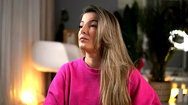 Snapshot of KellyMathews chatting on November 27, 3:19 am KellyMathews online show from November 27, 3:19 am