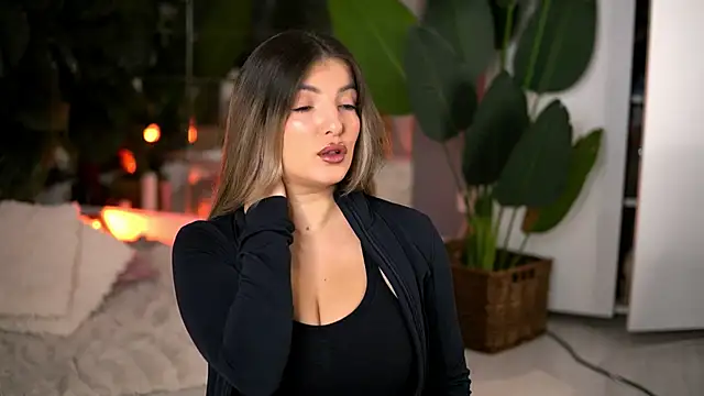 Snapshot of KellyMathews chatting on February 6, 2:16 am KellyMathews online show from February 6, 2:16 am