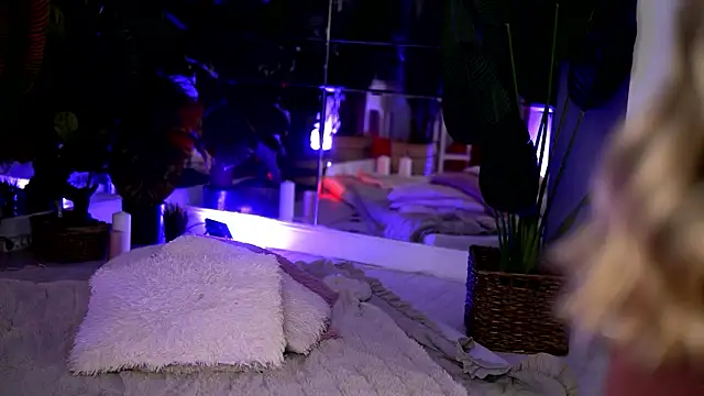 Snapshot of KellyMathews chatting on February 19, 3:02 am KellyMathews online show from February 19, 3:02 am