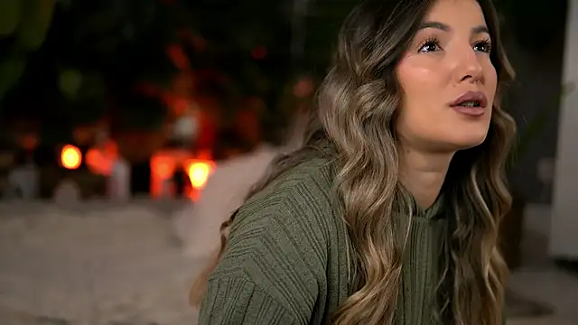 Snapshot of KellyMathews chatting on February 21, 3:07 am KellyMathews online show from February 21, 3:07 am