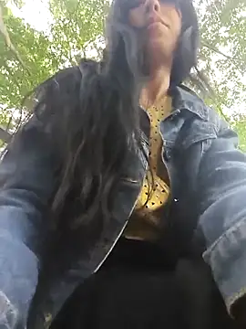 chaymae nah  online show from April 10, 6:45 pm