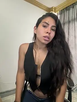 bella-black online show from April 8, 1:33 pm