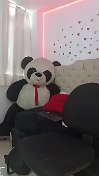 Snapshot of ameliefederline11 chatting on February 19, 3:08 pm ameliefederline11 online show from February 19, 3:08 pm