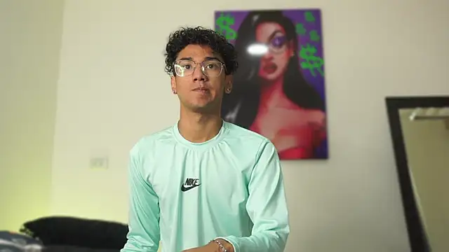 Snapshot of harrytwink18 chatting on December 10, 1:22 pm harrytwink18 online show from December 10, 1:22 pm