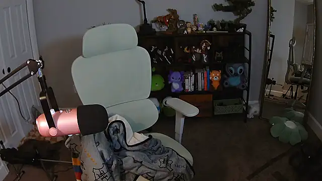 Snapshot of rodeobrii chatting on January 8, 1:52 am rodeobrii online show from January 8, 1:52 am