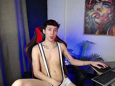 Snapshot of SebasstianGrand chatting on February 21, 11:43 pm SebasstianGrand online show from February 21, 11:43 pm