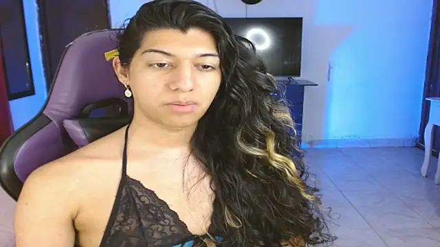 Snapshot of engielphoenis14 chatting on February 5, 12:04 am engielphoenis14 online show from February 5, 12:04 am