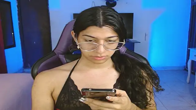 Snapshot of engielphoenis14 chatting on February 10, 12:59 am engielphoenis14 online show from February 10, 12:59 am