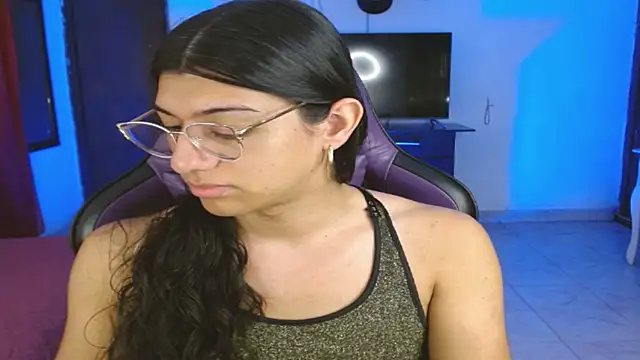 Snapshot of engielphoenis14 chatting on February 23, 9:23 pm engielphoenis14 online show from February 23, 9:23 pm