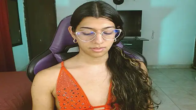 Snapshot of engielphoenis14 chatting on February 24, 9:57 pm engielphoenis14 online show from February 24, 9:57 pm