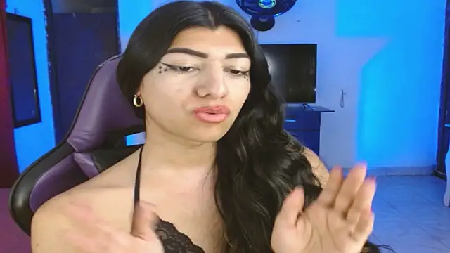 Snapshot of engielphoenis14 chatting on February 27, 8:42 pm engielphoenis14 online show from February 27, 8:42 pm