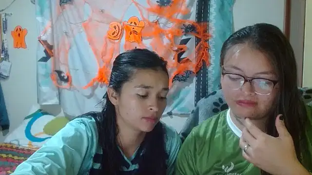 Snapshot of clayre_and_jill chatting on November 4, 3:16 am clayre and jill online show from November 4, 3:16 am