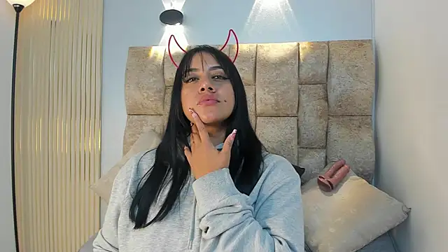 amatista  smith online show from October 23, 1:05 am