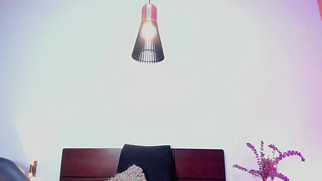Snapshot of LucyJhonnsonn chatting on December 17, 4:45 am LucyJhonnsonn online show from December 17, 4:45 am