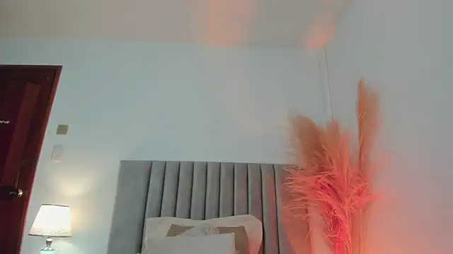 Snapshot of LucyJhonnsonn chatting on January 18, 11:44 pm LucyJhonnsonn online show from January 18, 11:44 pm