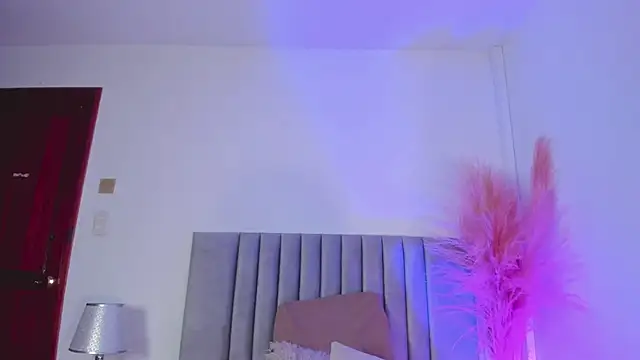 Snapshot of LucyJhonnsonn chatting on January 26, 12:05 am LucyJhonnsonn online show from January 26, 12:05 am