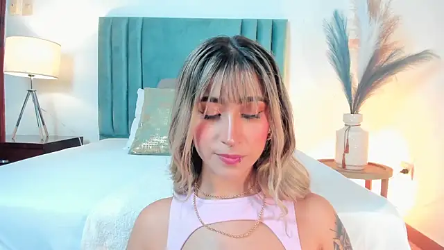 Snapshot of LucyJhonnsonn chatting on January 30, 12:50 am LucyJhonnsonn online show from January 30, 12:50 am