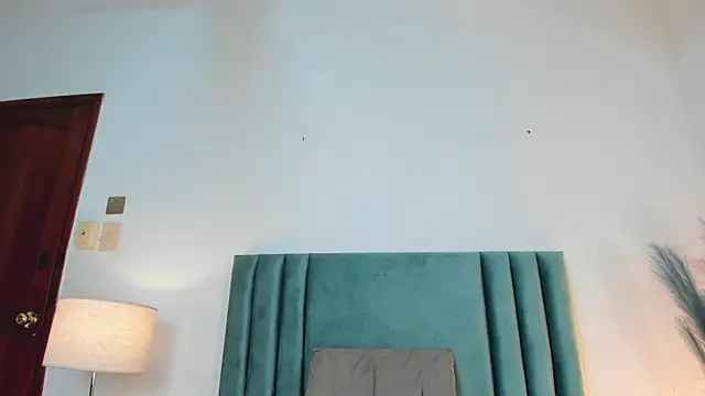 Snapshot of LucyJhonnsonn chatting on February 1, 12:51 am LucyJhonnsonn online show from February 1, 12:51 am