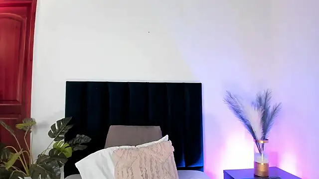 Snapshot of LucyJhonnsonn chatting on February 8, 12:38 am LucyJhonnsonn online show from February 8, 12:38 am