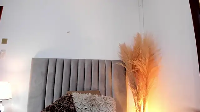 Snapshot of LucyJhonnsonn chatting on March 11, 3:26 am LucyJhonnsonn online show from March 11, 3:26 am