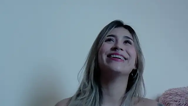Snapshot of LucyJhonnsonn chatting on September 18, 6:10 pm LucyJhonnsonn online show from September 18, 6:10 pm