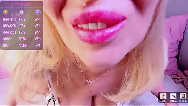 Scarlett Mai online show from May 17, 12:45 pm