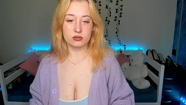 Snapshot of Emily_Gin chatting on October 8, 2:42 am Emily Gin online show from October 8, 2:42 am