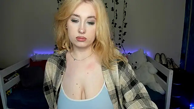 Snapshot of Emily_Gin chatting on October 28, 2:48 am Emily Gin online show from October 28, 2:48 am