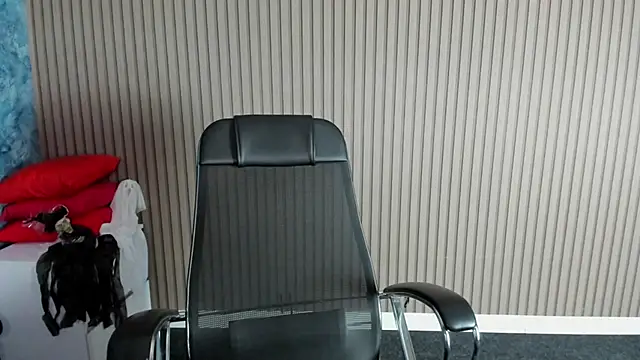 Snapshot of Emily_Gin chatting on October 30, 10:06 am Emily Gin online show from October 30, 10:06 am