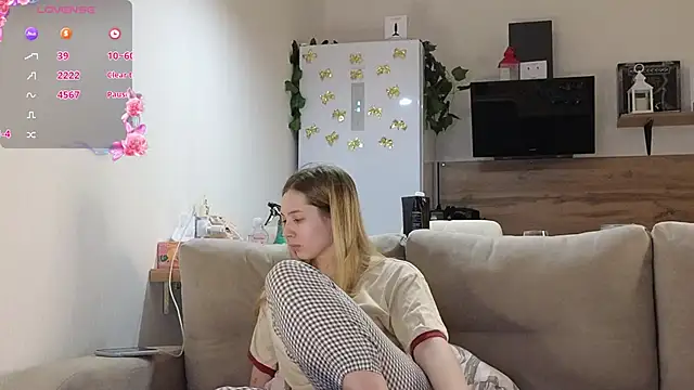 Girl alone home online show from February 19, 3:27 pm