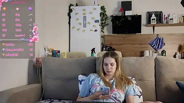 Girl alone home online show from March 2, 4:39 am