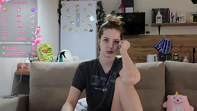 Girl alone home online show from March 9, 6:21 pm