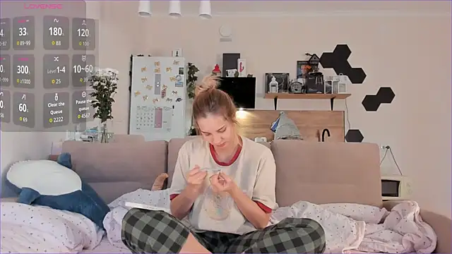 Girl alone home online show from October 4, 3:59 am