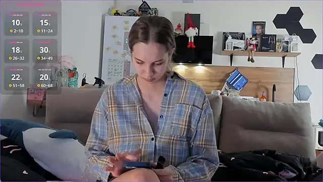 Girl alone home online show from January 18, 1:26 pm