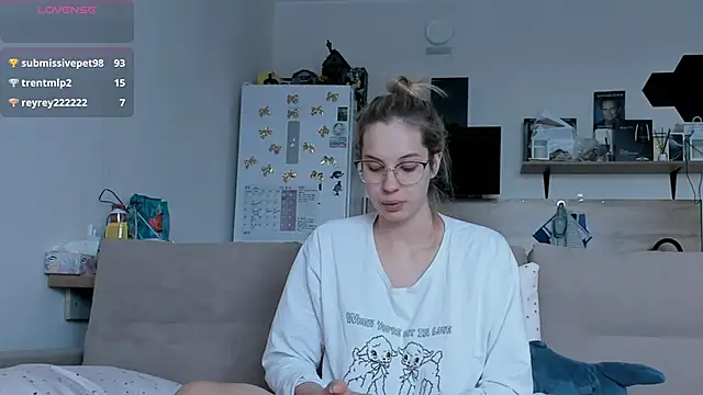 Girl alone home online show from May 31, 5:04 am