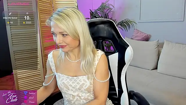 Snapshot of Gloria_Lovely chatting on December 5, 2:00 pm Gloria Lovely online show from December 5, 2:00 pm