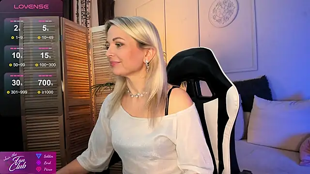 Snapshot of Gloria_Lovely chatting on December 12, 2:22 pm Gloria Lovely online show from December 12, 2:22 pm