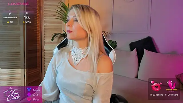 Snapshot of Gloria_Lovely chatting on December 16, 11:22 am Gloria Lovely online show from December 16, 11:22 am