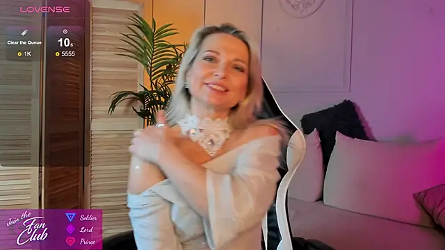Snapshot of Gloria_Lovely chatting on December 16, 2:27 pm Gloria Lovely online show from December 16, 2:27 pm