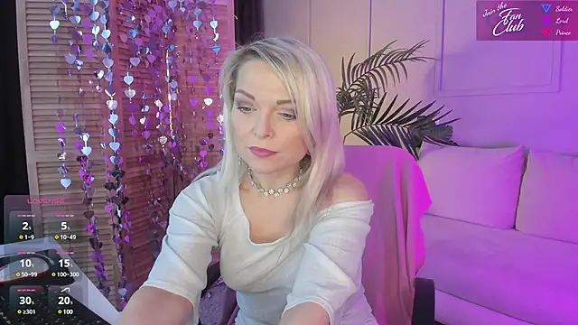 Snapshot of Gloria_Lovely chatting on February 18, 3:43 pm Gloria Lovely online show from February 18, 3:43 pm