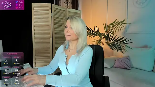 Snapshot of Gloria_Lovely chatting on March 4, 10:57 am Gloria Lovely online show from March 4, 10:57 am