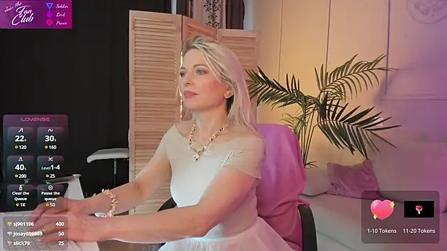 Snapshot of Gloria_Lovely chatting on March 11, 2:18 pm Gloria Lovely online show from March 11, 2:18 pm