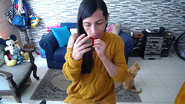 Snapshot of VioletaGomezCo chatting on April 18, 2:54 pm VioletaGomezCo online show from April 18, 2:54 pm