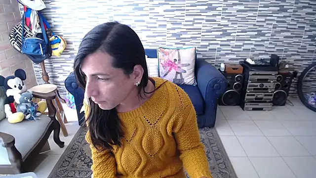 Snapshot of VioletaGomezCo chatting on April 19, 3:00 pm VioletaGomezCo online show from April 19, 3:00 pm