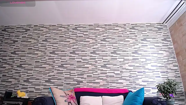 Snapshot of VioletaGomezCo chatting on May 19, 2:56 pm VioletaGomezCo online show from May 19, 2:56 pm