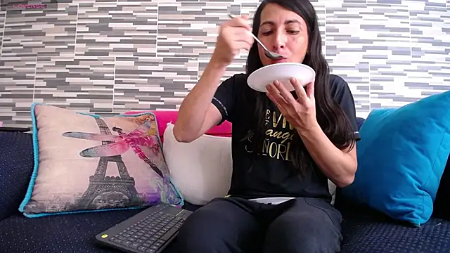 Snapshot of VioletaGomezCo chatting on May 27, 3:09 pm VioletaGomezCo online show from May 27, 3:09 pm