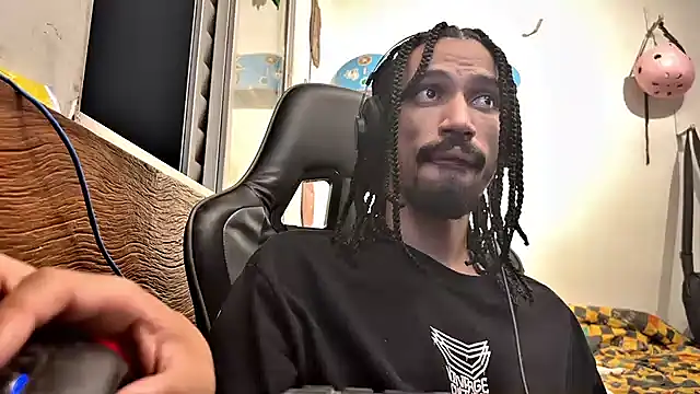 Snapshot of hotcamboy420 chatting on February 8, 6:12 am hotcamboy420 online show from February 8, 6:12 am